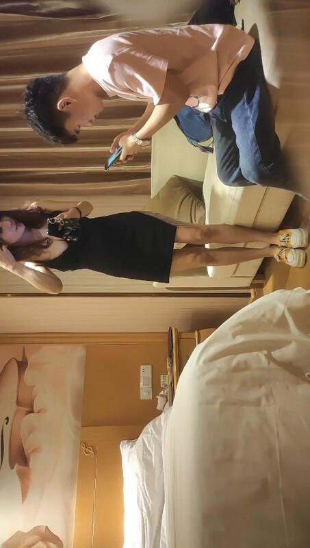 胖子工作室大圈高端，36E豪乳极品，忍不住先摸一把，跪地舔屌乳交，情趣装骑乘爆插，打桩机后入